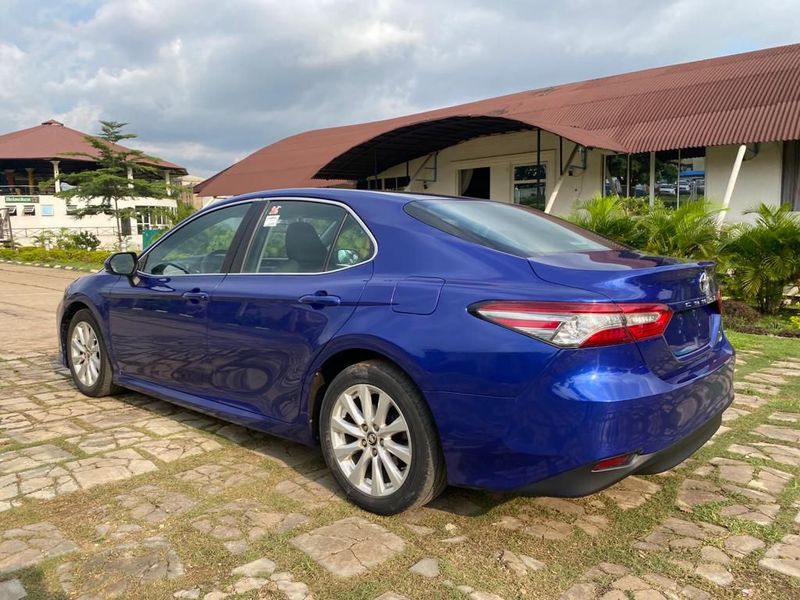 Thumbnail 11 of 2018 Toyota Camry LE